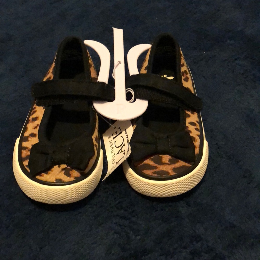 Girls cheetah print slip on/flat. Size 6